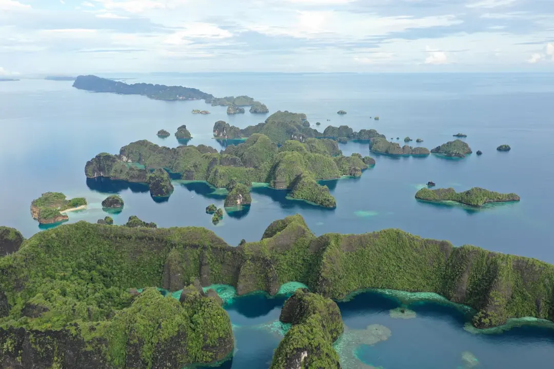10 Tempat Wisata Alam Tersembunyi di Indonesia yang Wajib Dikunjungi